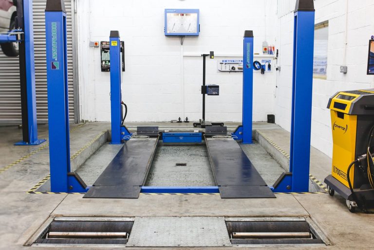 Our Services - MOTs Image of Phipps Motors State of the Art MOT Bay